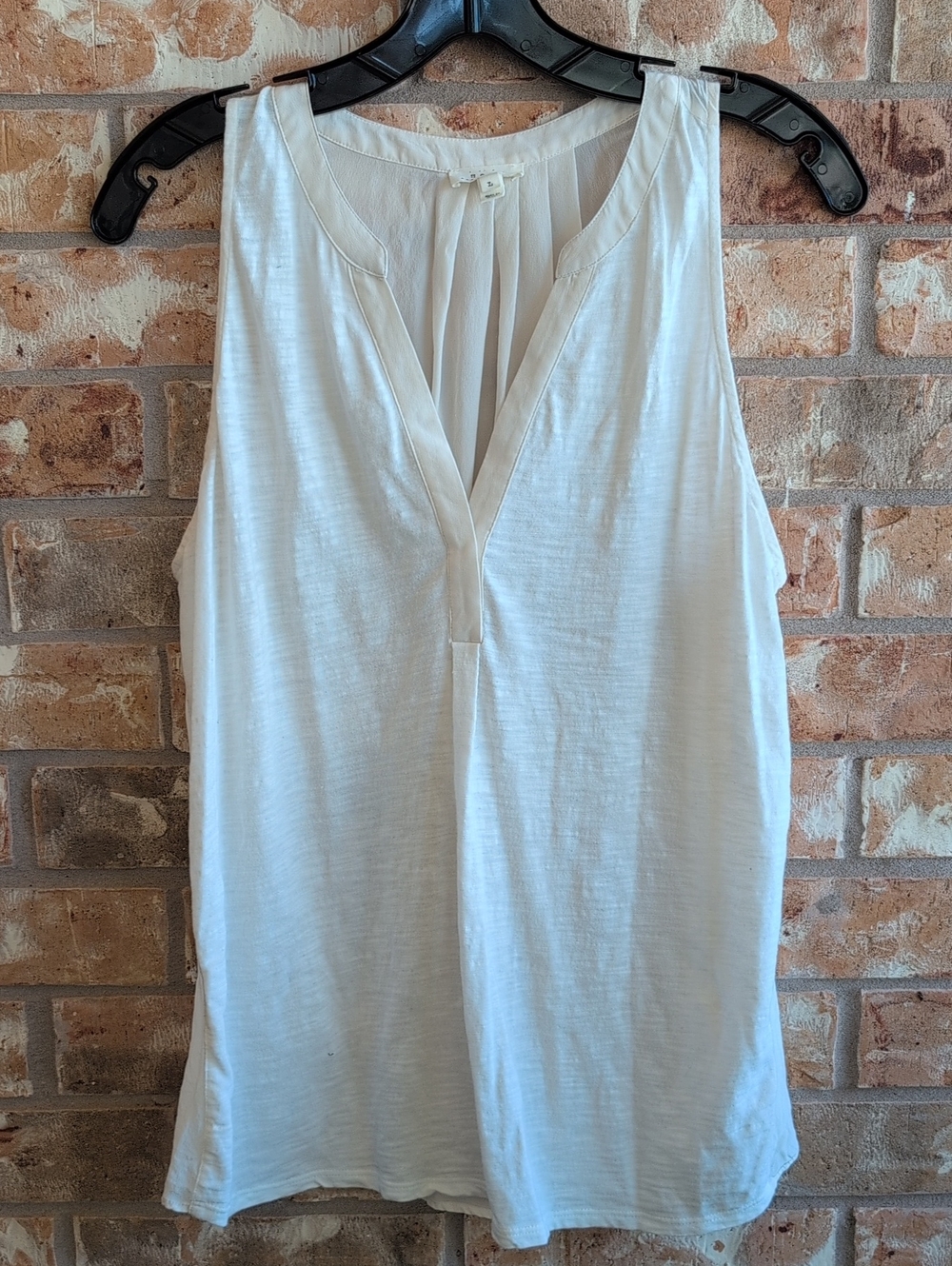 Soft Joie White V-Neck Sleeveless Tank Top